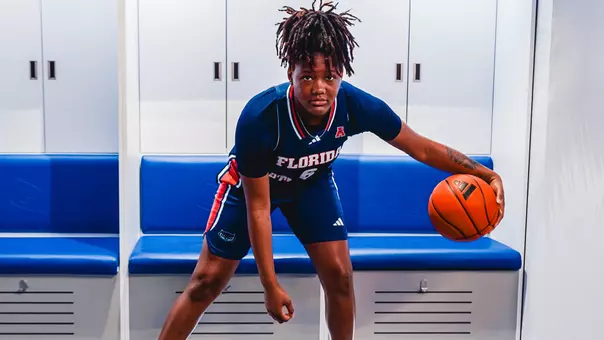 Jaelynn Housey Signing Story Photo