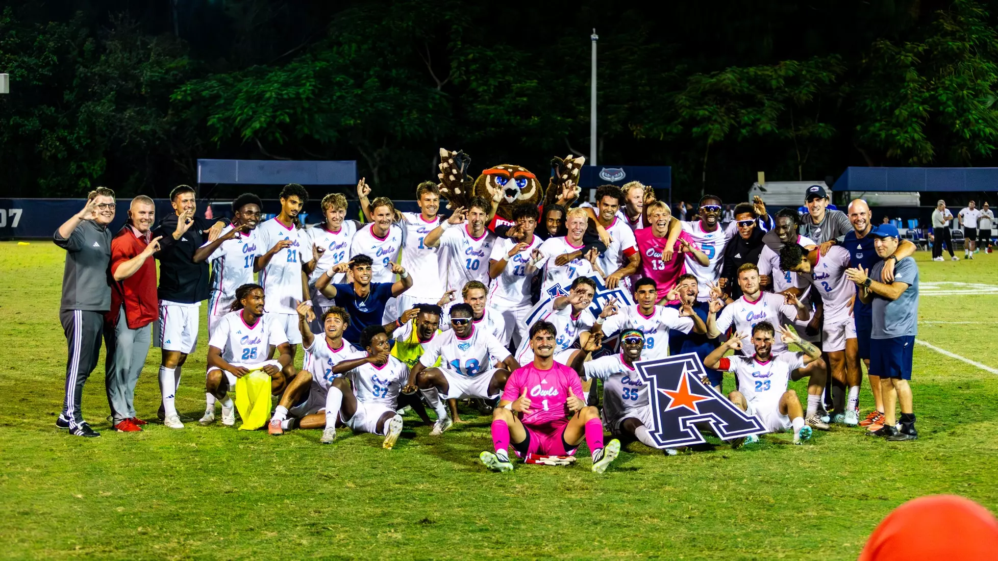 FAU MSOC celebrates co-regular season American Conference champions.
