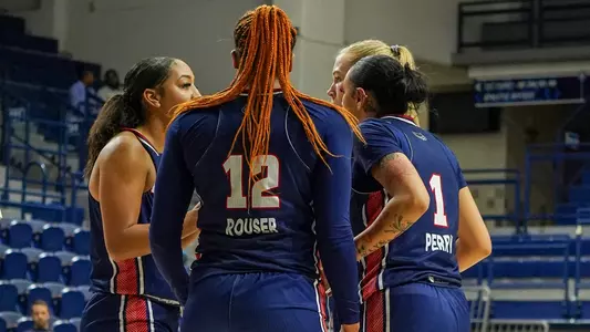WBB Team Huddle at Rice