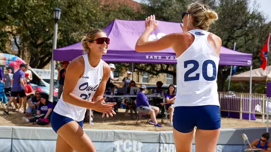Marketa Svozilova and Ashleigh Adams at TCU Invitational