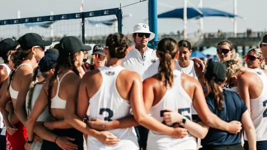 2025 FAU BVB Team Huddle at Florida Atlantic Beach Invitational