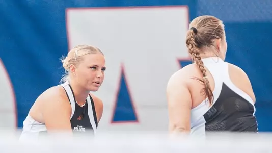 Malwina Rowinska and Lara Smejkal