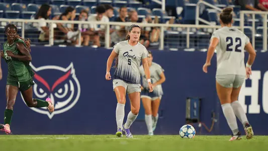 Sloane Young vs. Lipscomb