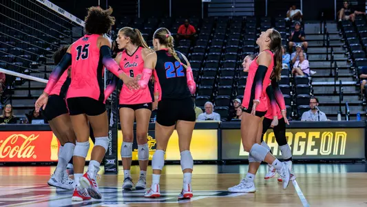 VB Team Huddle at UCF Invitational