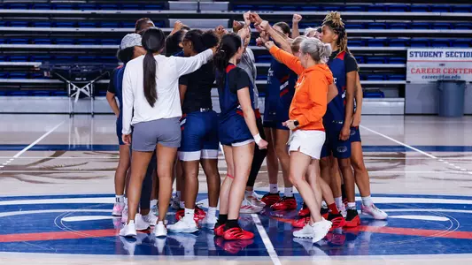 WBB Team Huddle on First Day of 2025-26 Practice