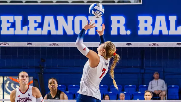 Maya Van Heyst setting vs. Memphis