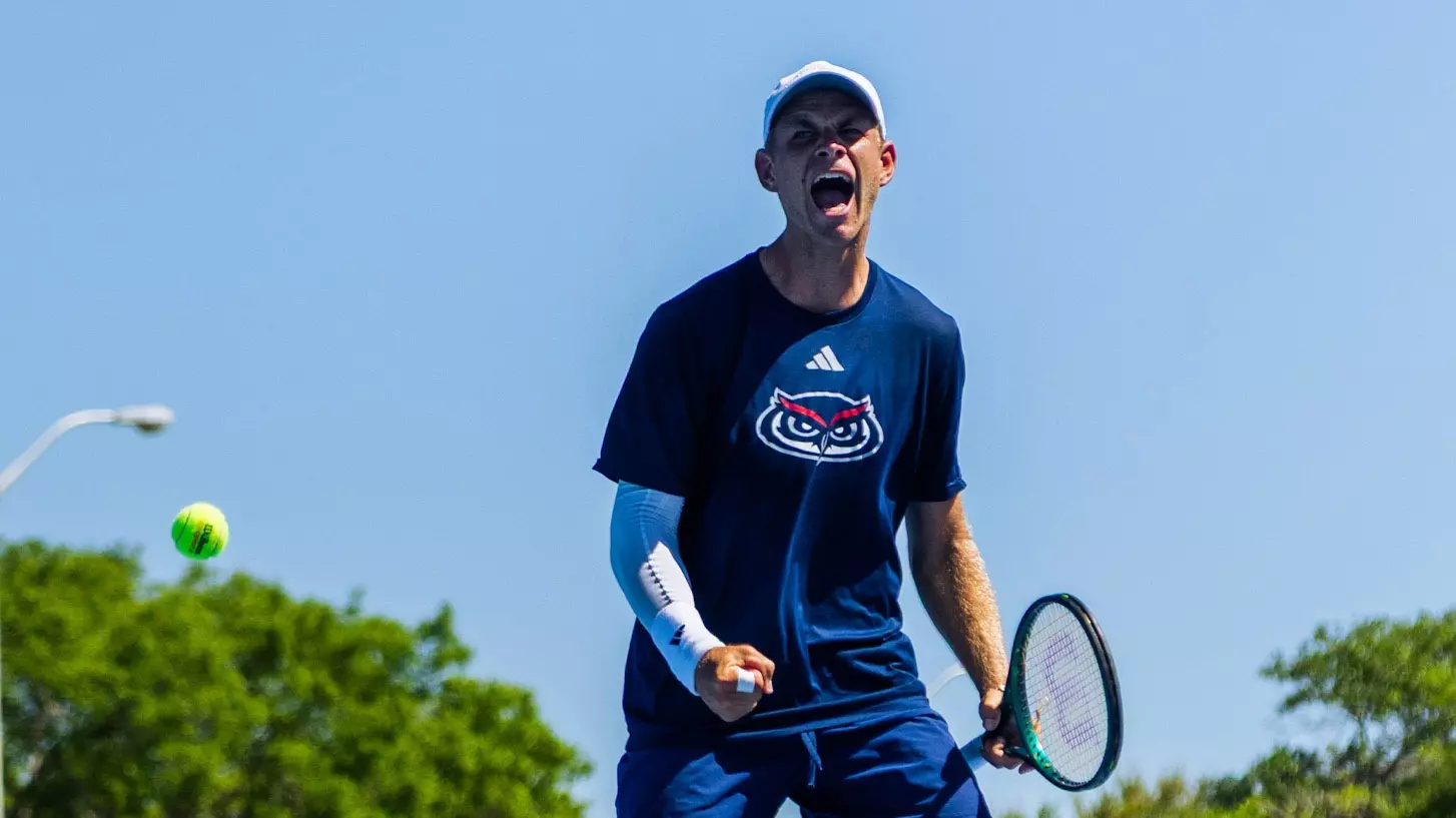 Men's Tennis' Lucca Pignaton versus Memphis.