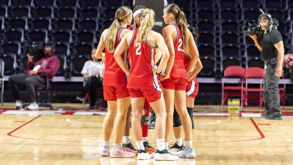WBB Team Huddle at Temple