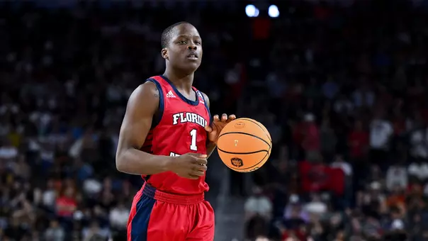 Johnell Davis dribbling during the 2023 Final Four versus San Diego State