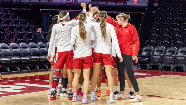 WBB huddle at Temple