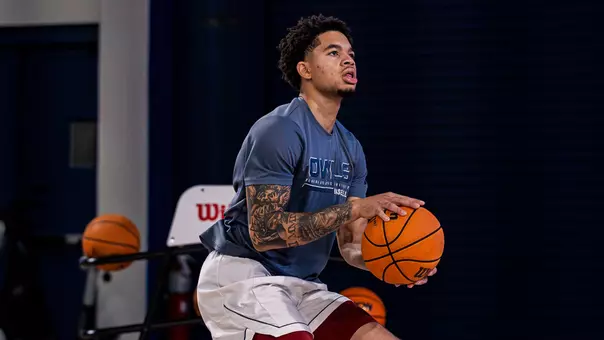 Jelani Hamilton shooting during practice