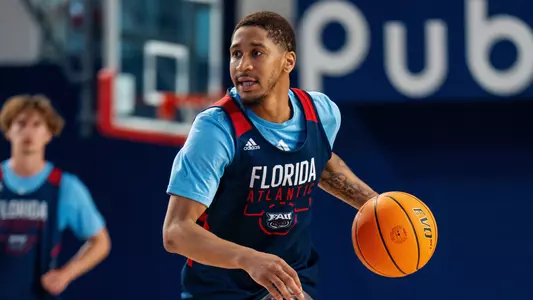Kanaan Carlyle dribbling during practice