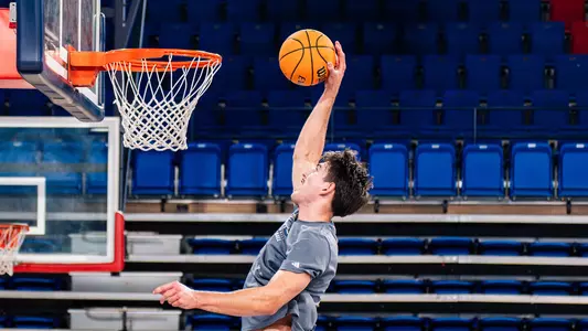 Kieran Mullen dunking at practice