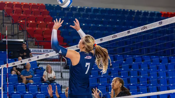 Maya Van Heyst vs. Stetson