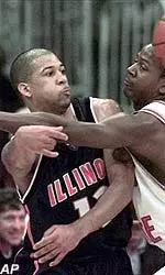 Cory Bradford passes the ball in Illinois' loss to Ohio State Thursday.