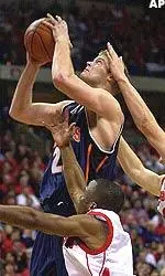 Illinois' Robert Archibald is fouled by Wisconsin's Kirk Penney, right, and Travon Davis as he drives to the basket during the first half.