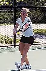 Junior co-captain Michelle Webb clinched today's match with a thrilling win, 4-6, 7-6, 7-6 (3) at No. 6.