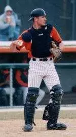 Illini Catcher Patrick Arlis extended his hitting streak to 16 games Friday night.