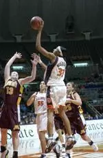 Angelina Williams scored 25 for Illinois against Iowa