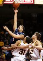 Deron Williams leads Illinois with 19 points and 11 assists.