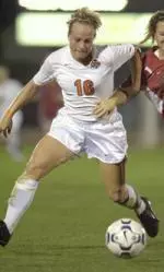 Senior Tara Hurless and the Illini pick up their thrid shutout with a 2-0 victory over Wright State.
