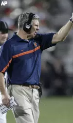Illinois coach Ron Zook signals to his team during the fourth quarter. (AP Photo/Jay LaPrete)