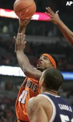 Illinois' Dee Brown shoots over Xavier's Will Caudle during the first half. (AP Photo/M. Spencer Green)