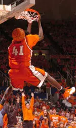 Warren Carter had 13 points in Illinois' exhibition win over Lewis.
