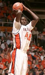 Senior Warren Carter scored 17 points on 7-11 shooting in Illinois' win over SIU-Edwardsville.
