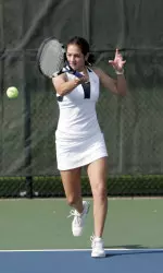 Junior Alejandra Meza Cuadra cards second straight dual-match win in Illinois' 6-1 loss to No. 25 William & Mary.