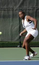 Freshman Kristina Minor pulls out straight-sets victory over Kayla Berry in Illinois' loss to Iowa.