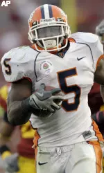 Illinois running back Rashard Mendenhall rushes for a 79-yard touchdown against Southern California during the Rose Bowl (AP Photo)