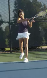 Junior Shivani Davé clinches home opener with her three-set victory at No. 5 singles.