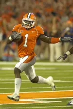 Vontae Davis will forego his senior season of eligibility and enter the NFL draft in 2009.