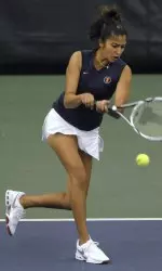 Senior Shivani Davé improved to 5-0 in singles on the season with a win at No. 6 singles today.