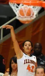 Amber Moore had 11 points in Illinois' win over UIC at the United Center