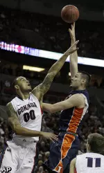 Illinois' Mike Tisdale shoots over Gonzaga's Robert Sacre.
