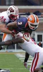 Illinois tight end Jon Davis (3) holds onto a pass against Wisconsin linebacker Chris Borland (44) and linebacker Kevin Claxton.