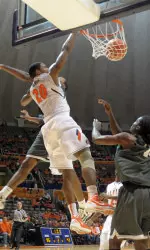 Myke Henry led Illinois with 14 points.