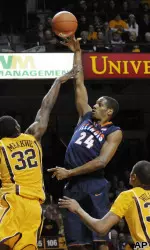 Mike Davis had 17 points and nine rebounds.