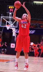 Amber Moore hit five three-pointers for the Illini on Thursday night at Iowa.