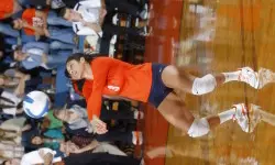 Jennifer Beltran moved into the Big Ten top 20, now owning 1,521 career digs.