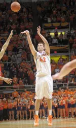 Griffey was one of four Illinois players to finish with 13 points