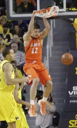 Illinois center Meyers Leonard dunks in the game against Michigan.