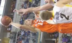 Meyers Leonard had 18 points and six boards against the Hawkeyes. (photo by Mark Jones)