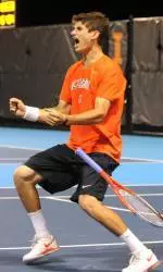 Hiltzik will meet UCLA's Clay Thompson in the final Sunday morning at 10:30 a.m. CT