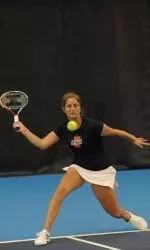 Breanne Smutko clinched the dual win with a straight-set victory on court five.