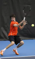 Alex Jesse won 11 straight games to score the Illini's lone point with a 7-5, 6-0 win.