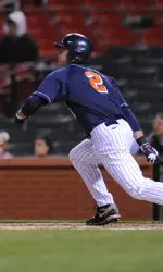 Senior Davis Hendrickson knocked in the Illini's only run in the 3-1 loss to Minnesota on Friday.