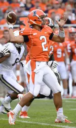 Senior quarterback Nathan Scheelhaase threw for a touchdown and ran for another in Illinois' loss to Washington.